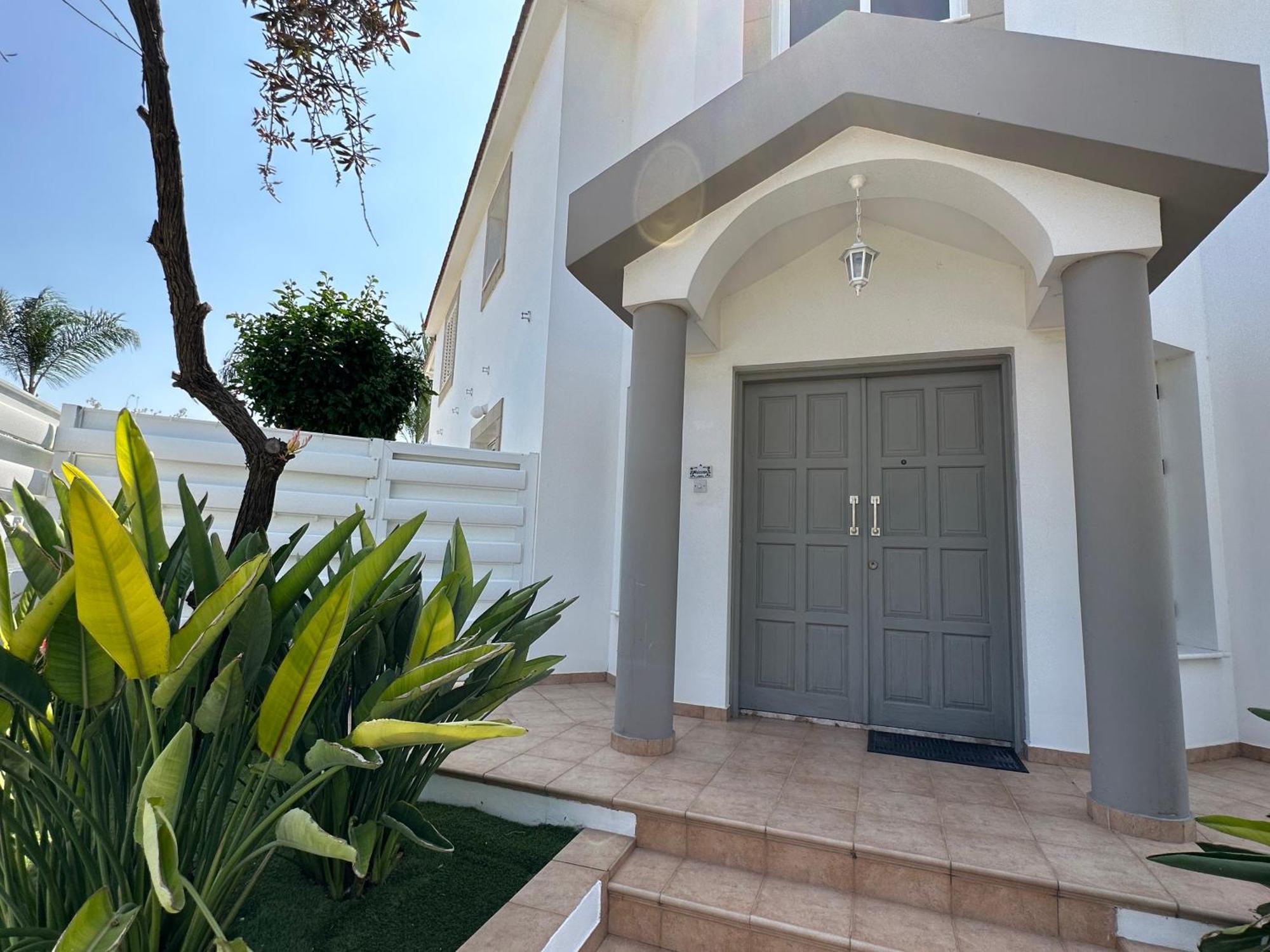 Villa Andy-350 M From The Beach ラルナカ エクステリア 写真