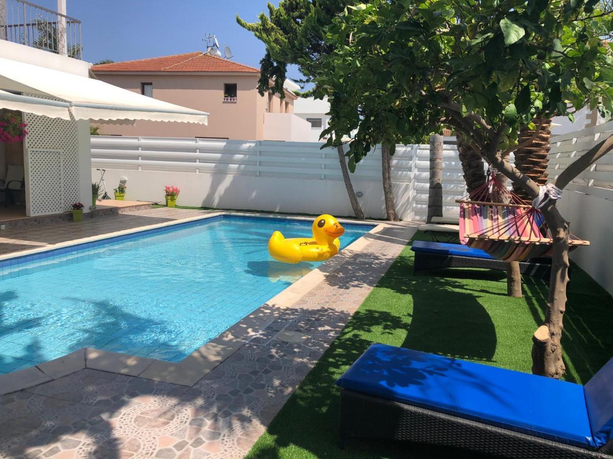Villa Andy-350 M From The Beach ラルナカ エクステリア 写真